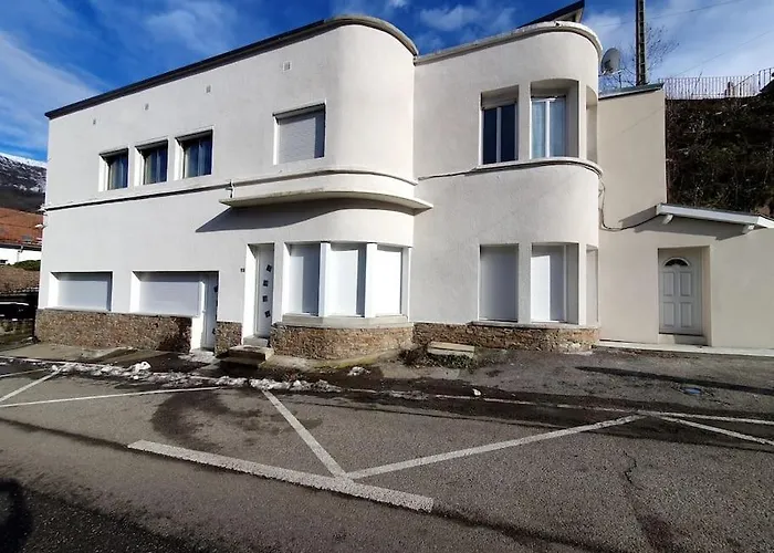 Ax-Les-Thermes Location Appartement T2 38M2